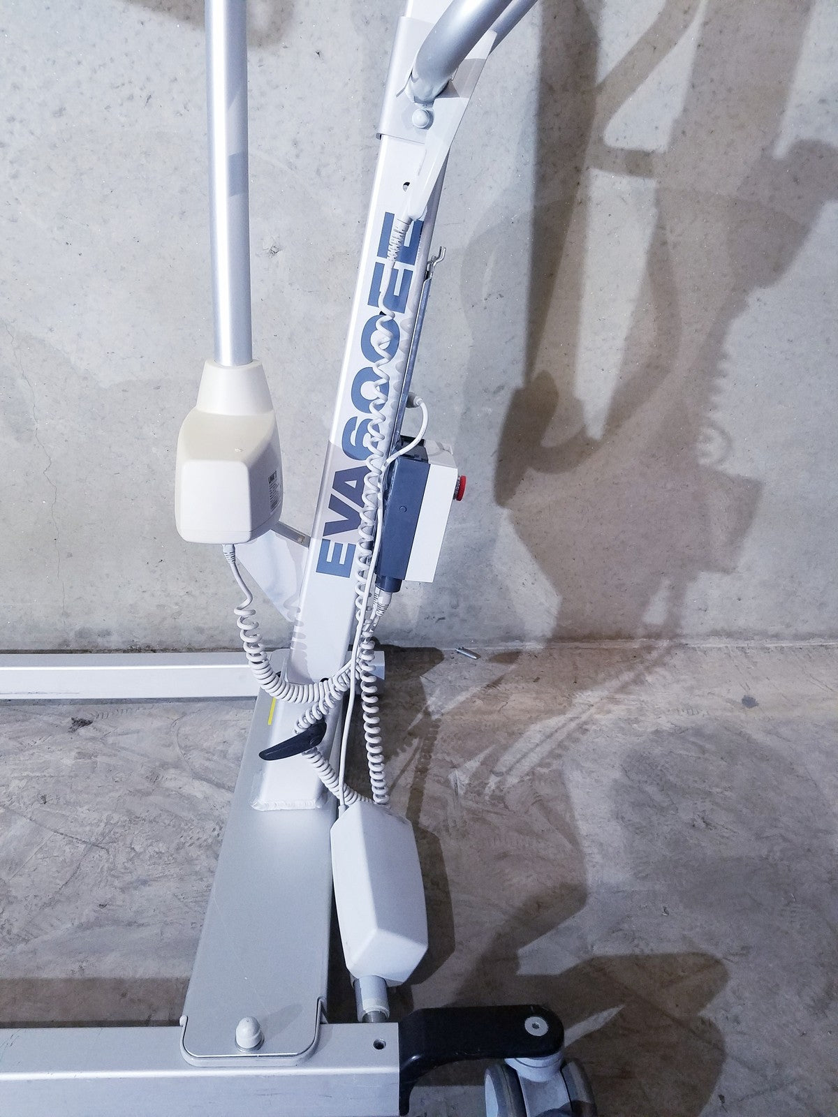 Handicare EVA600EE Mobile Patient Lift, System Romedic - Untested